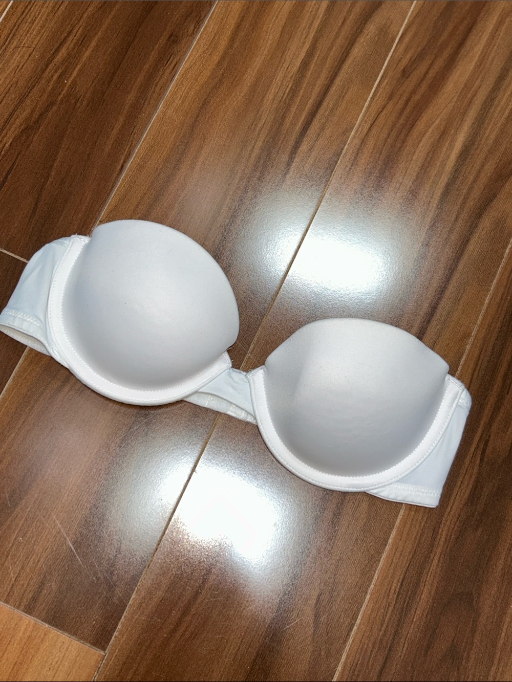 32B Victoria’s Secret PINK wear everywhere strapless lightly lined white bra